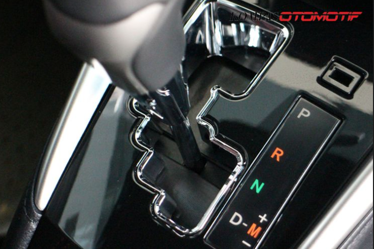 mobil matik, kampas kopling mobil matik, Cara memeriksa kampas kopling mobil matik, Begini Cara Memastikan Kampas Kopling Mobil Matik Masih Layak Pakai