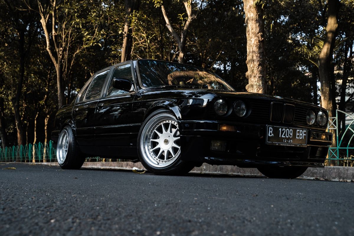 Mengenal BMW E30: Ikon Mobil Lawas yang Diburu