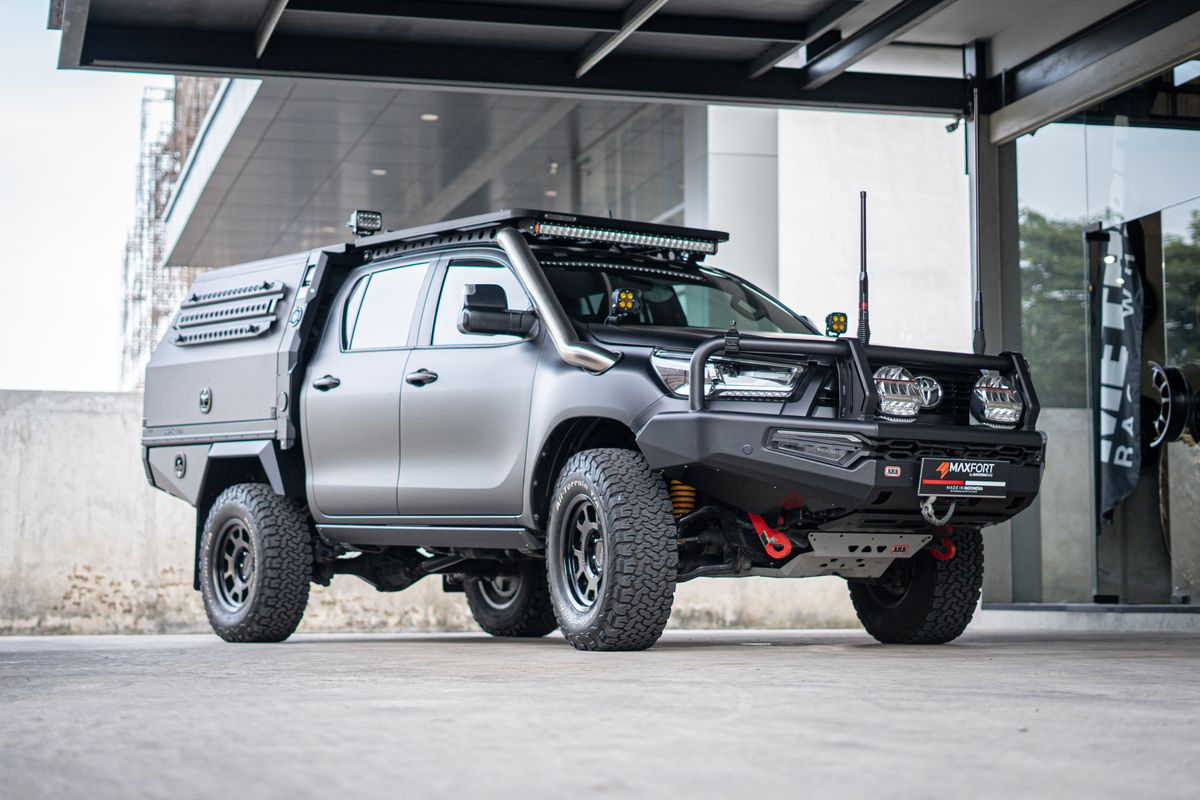 Maxfort Ubah Toyota Hilux Jadi Kendaraan Taktis