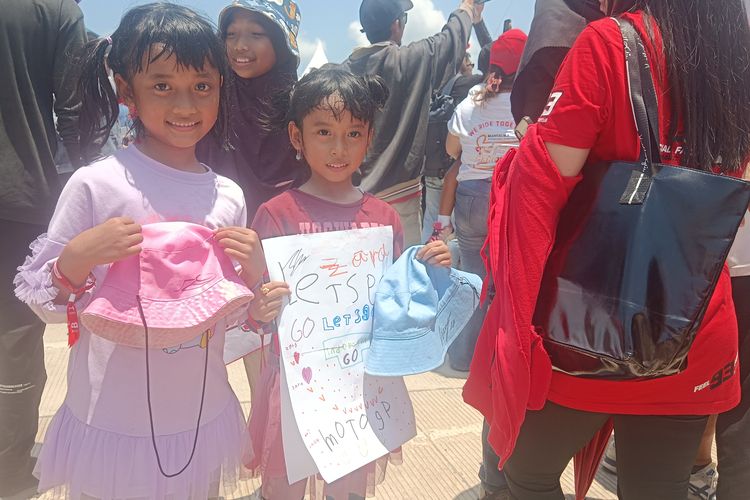 MotoGP, mandalika, MotoGP Indonesia, MotoGP Mandalika, MotoGP Hero Walk, Keseruan MotoGP Hero Walk di Mandalika, Bertemu Pebalap Langsung