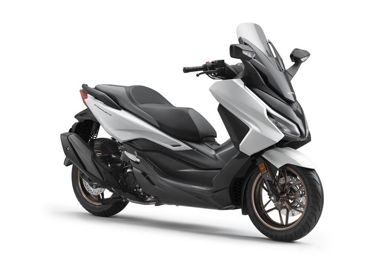 honda, Honda Forza, Yamaha XMAX, yamaha, Yamaha XMAX TechMAX, Adu Yamaha XMAX Connected TechMAX vs Honda Forza 250