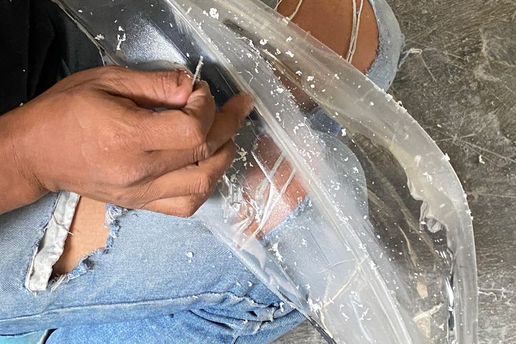 lampu mobil, ODOL, pasta gigi, mika lampu, mika lampu mobil, Mitos atau Fakta, Bikin Mika Lampu Mobil Kinclong Pakai Pasta Gigi?