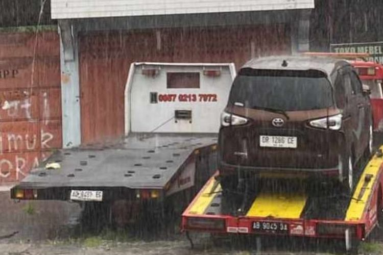 mobil terendam banjir, Jakarta Banjir, penanganan mobil, tips menjaga mobil, Langkah Penting Setelah Mobil Terendam Banjir