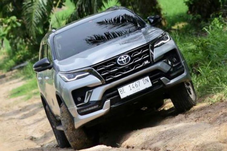 Pajero Sport, Fortuner, mobil, mobil bekas, SUV ladder frame, fortuner, pajero sport, SUV Ladder Frame, Harga SUV Ladder Frame Bekas Juli 2025, Pajero Sport dan Fortuner Rp 200 Jutaan