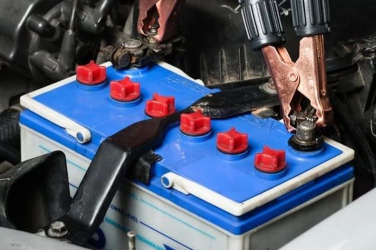 Aki Mobil, voltase, starter mobil, cold cranking ampere, CCA Aki Mobil: Pengaruhnya pada Starter Mesin dan Usia Pakai