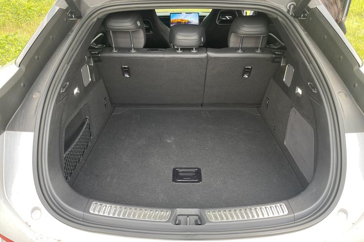 BYD Sealion 7, fitur canggih, mobil listrik, harga Rp 629 juta, Sealion 7: Mobil Listrik dengan Head Unit Canggih dan Bagasi Besar