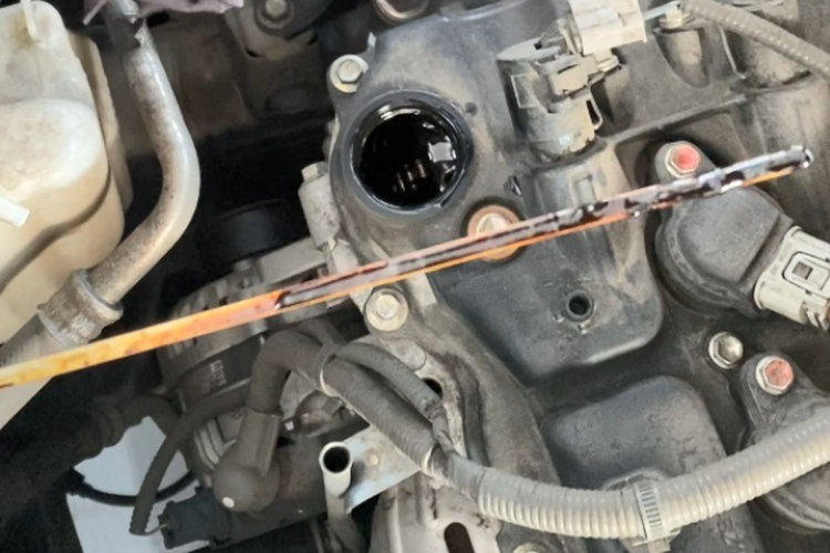 Oli mesin, oli mesin, oli mesin berkurang, oli mesin mobil, Oli mesin berkurang, tambah oli mesin yang berkurang, ganti oli mesin, Oli Mesin Mobil Berkurang Perlu Diganti atau Ditambah?