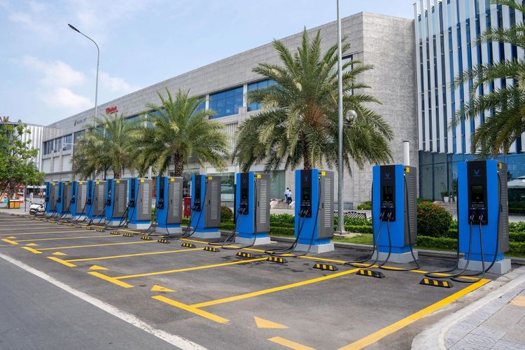 kendaraan listrik, VinFast, Kendaraan Listrik, SPKLU, VinFast Indonesia, mobil listrik, otomotif, Charging Station, VinFast Targetkan 63.000 SPKLU di Indonesia pada 2025
