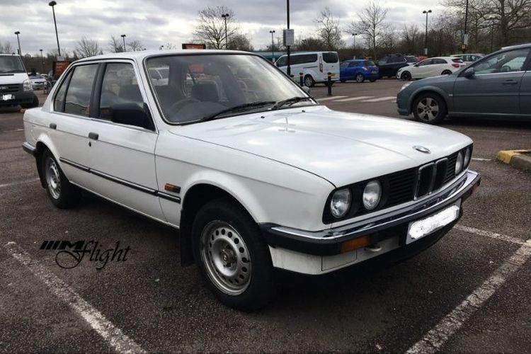 BMW E30, Fins Garage, Mengenal BMW E30: Ikon Mobil Lawas yang Diburu