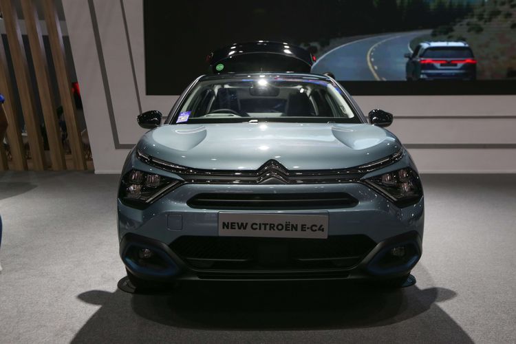 mobil listrik, pemesanan khusus, Mobil listrik, citroen e-C4, harga Rp 1 miliar, E-C4 Citroen: Harga, Spesifikasi, dan Cara Pemesanan di Indonesia