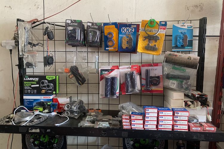 motor listrik, Motor listrik, banjir Jakarta, bengkel spesialis motor listrik, tips motor, motor listrik menerjang banjir, Motor Listrik Sering Lewat Banjir, Komponen Ini Perlu Diganti Berkala