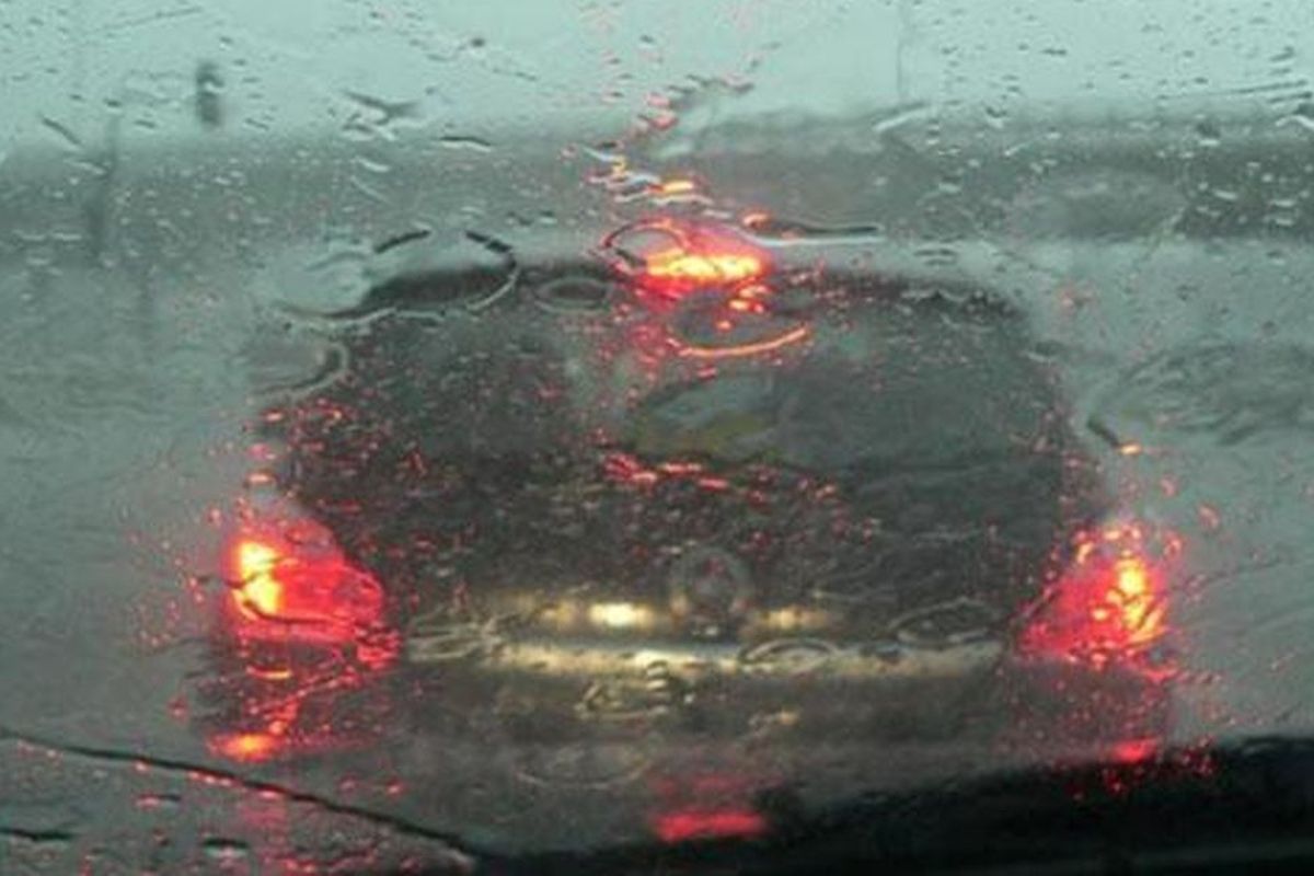 Panduan Mengemudi di Jalan Tol Saat Hujan