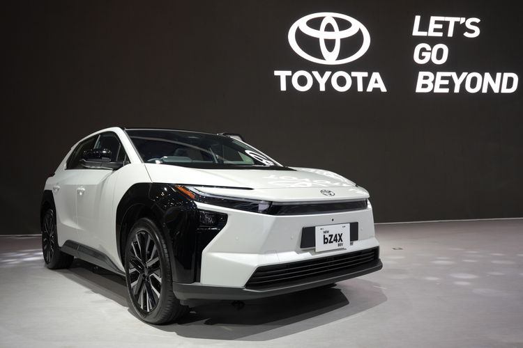 Urban Cruiser, Toyota bZ4X, mobil listrik, GIIAS 2025, Toyota bZ4X dan Urban Cruiser Menjadi Sorotan di GIIAS 2025