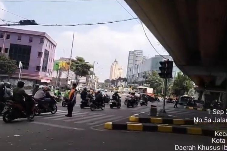 lalu lintas jakarta hari ini, Jakarta tidak macet, Jakarta WFH, Lalu Lintas Jakarta Hari Ini Lengang, Polisi Jelaskan Penyebabnya