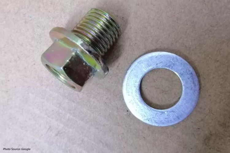 oli mesin, drain bolt, penyetelan torsi, performa sepeda motor, Drain Bolt Sepeda Motor: Fungsi dan Cara Penyetelan Torsinya