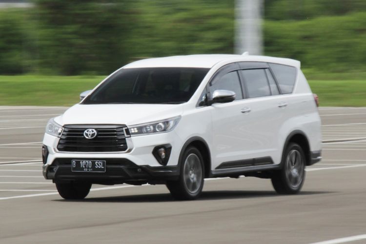 mobil bekas, Kijang Innova, Toyota Kijang Innova, innova diesel, Innova bensin, Kijang Innova Bensin Lebih Cepat Laku Ketimbang Versi Diesel