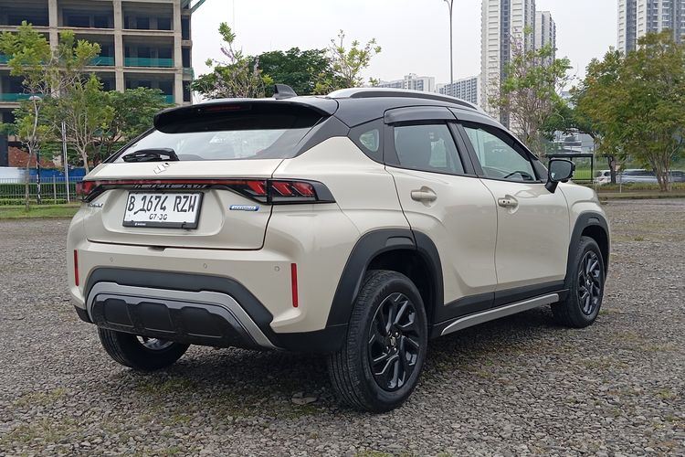 suzuki fronx, desain futuristis, SUV kompak, kabin nyaman, Tampilan Menonjol Suzuki Fronx di Pasar SUV Indonesia