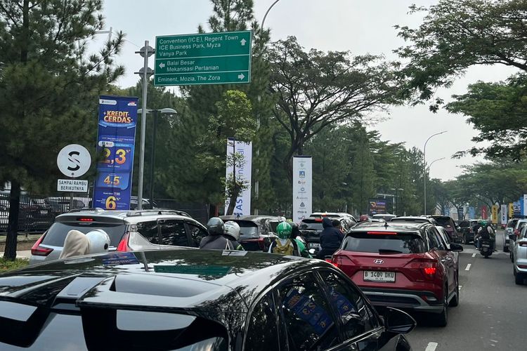 ICE BSD, area parkir, ICE BSD City, parkir mobil, ice bsd city, GIIAS 2025, Macet di ICE BSD Saat GIIAS 2025, Pengunjung Sulit Dapat Parkir