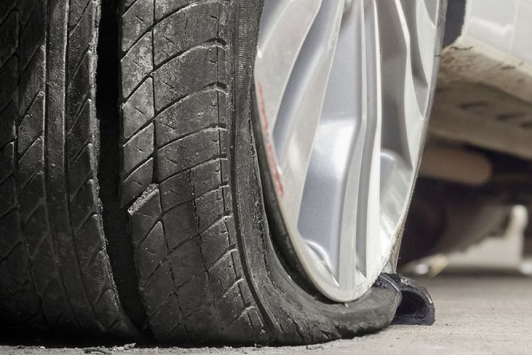 tekanan udara, musuh, kempis, kecelakaan, Musuh, Tekanan udara, Ban mobil, ban motor, boros bahan bakar, Kenali Musuh Utama Ban Kendaraan yang Sering Diabaikan