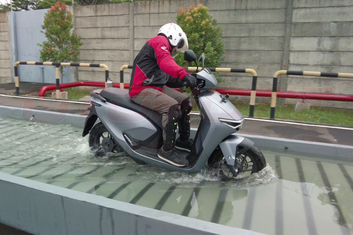 Motor Listrik Sering Lewat Banjir, Komponen Ini Perlu Diganti Berkala