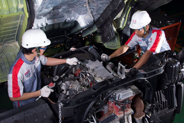 Hino, layanan, purnajual, suku cadang, hino, GIIAS 2025, Hino Buktikan Komitmen Layanan dan SDM di GIIAS 2025