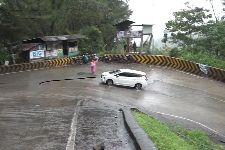 Mematikan AC Mobil, tanjakan curam, pengemudi, kinerja mesin, Pengemudi, mematikan AC mobil, Kebiasaan Mematikan AC Mobil Saat Menanjak: Apa Kata Ahli?