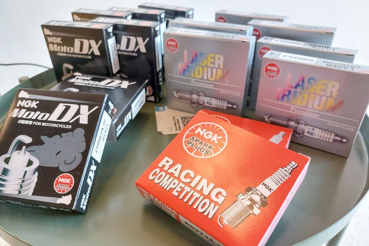 elektroda, Busi, Busi Iridium, nikel, bahan bakar, iridium, pembakaran, Fungsi busi, jenis busi motor, material busi, Kecil tapi Vital, Kenali Fungsi Busi, Jenis, dan Materialnya