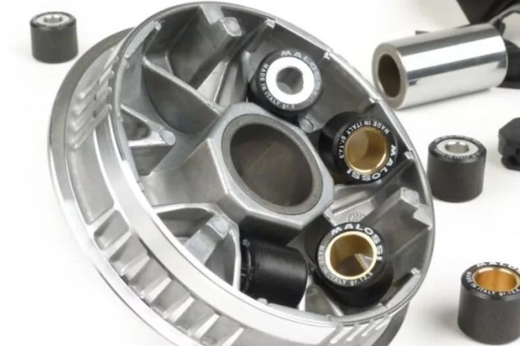 sepeda motor, motor matik, motor, Motor matik bekas, Cek Kondisi CVT Motor Matik Bekas: Tutup Knalpot Pakai Sandal