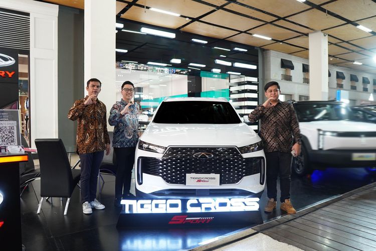 SUV Crossover, Bandung, peluncuran mobil, Chery Tiggo, Chery Tiggo Cross Resmi Meluncur di Bandung, Harga dan Spesifikasi