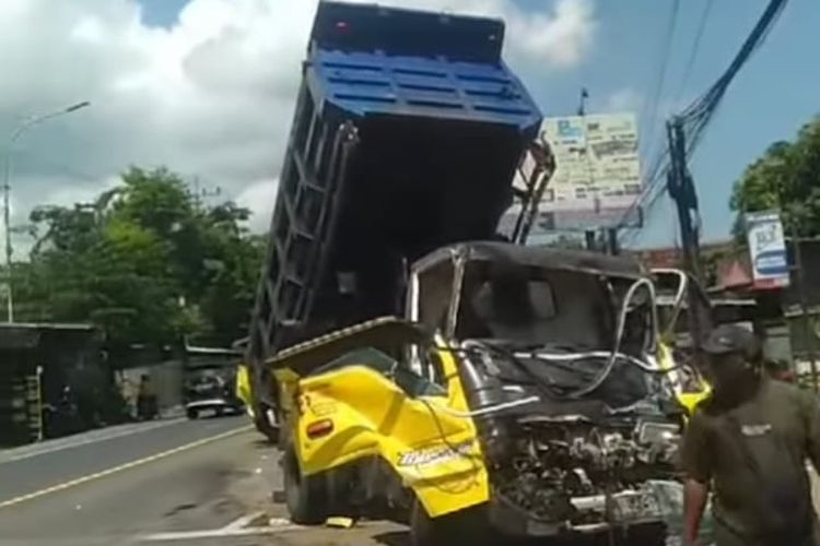 Truk kontainer, sopir truk, otodidak, kecelakaan truk, truk kontainer, truk rem blong, GT Ciawi 2, Banyak yang Otodidak, Kompetensi Sopir Truk di Indonesia Dipertanyakan