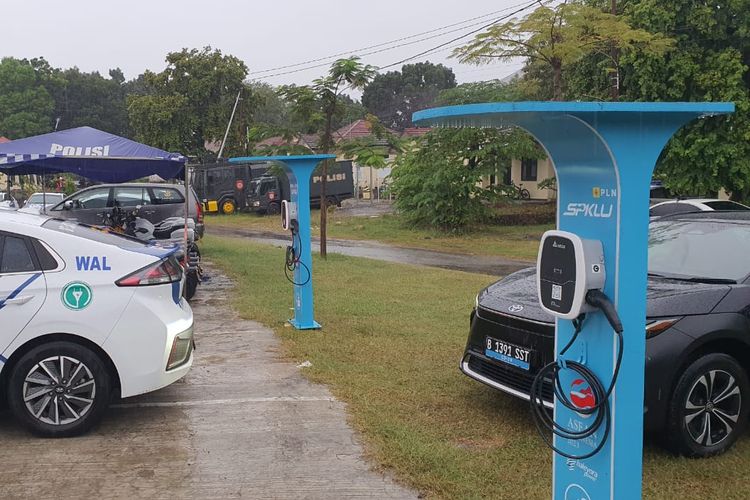 otomotif, kendaraan listrik, Charging Station, SPKLU, Percepat Adopsi Kendaraan Listrik, PLN Targetkan 5.000 SPKLU di 2025