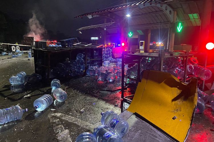 jalan tol, KNKT, tol ciawi, Gerbang Tol Ciawi 2, Truk tabrak Gerbang Tol Ciawi, Kenapa Gerbang Tol Ciawi 2 Sering Ditabrak Truk?