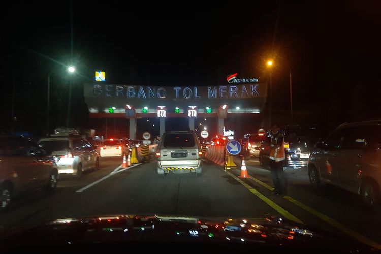 mengemudi di jalan tol, berkendara di jalan tol, kebiasaan buruk pengemudi, Kesalahan Pengemudi Saat Berkendara di Jalan Tol