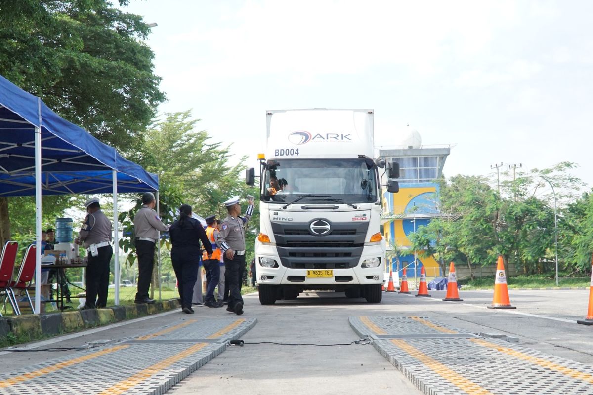 Jasa Marga Gelar Razia ODOL di Tol Cipularang, 28 Truk Terjaring