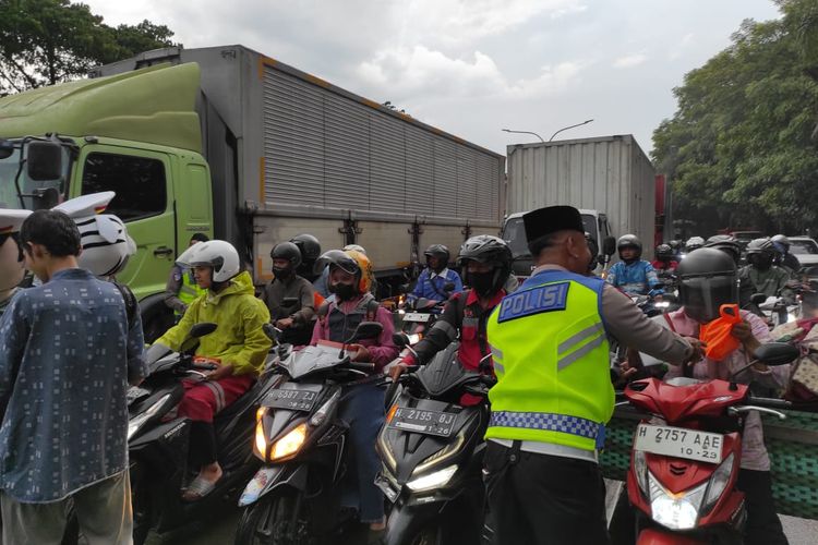 DEMAK, pajak kendaraan, operasi gabungan, Demak, Operasi gabungan, bayar pajak kendaraan, Demak Gencarkan Razia Gabungan Sampai Desember 2025