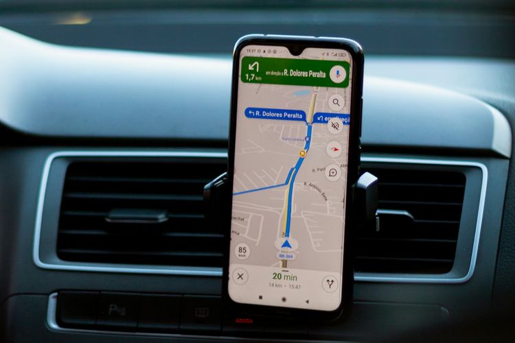 navigasi, ponsel, mobil, Navigasi, pengemudi mobil, Pakai GPS: Jangan Salah Taruh Posisi HP di Dasbor