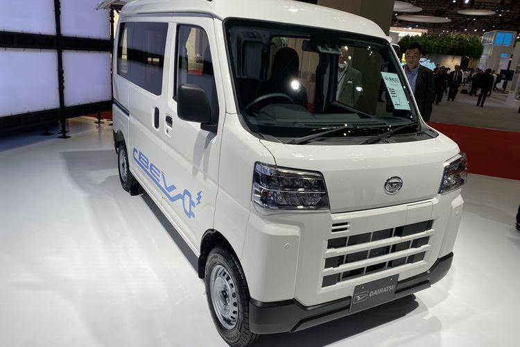 GIIAS, GIIAS 2025, Daihatsu Hijet, booth daihatsu giias, daihatsu e hijet, mobil listrik daihatsu, Intip Persiapan GIIAS 2025, Daihatsu Bawa Hijet