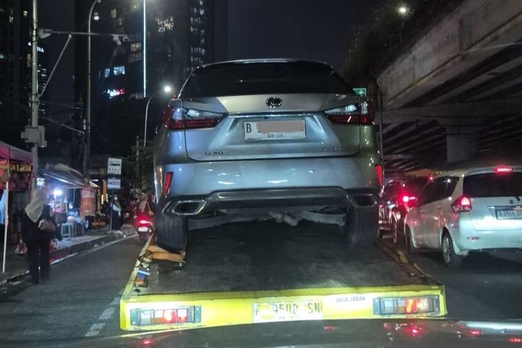 mobil mogok, Lexus RX 300, RX 300, BBM oplosan, Lexus Mogok Usai Isi Pertamax, Pemilik Minta Pertamina Tanggung Jawab