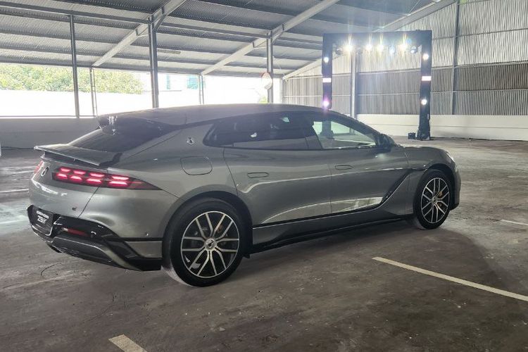 Denza Z9 GT, mobil listrik, spesifikasi Denza Z9 GT, Mobil listrik Denza Z9 GT, Spesifikasi Buas Denza Z9 GT, Tenaga 965 TK dan Torsi 1.150 Nm