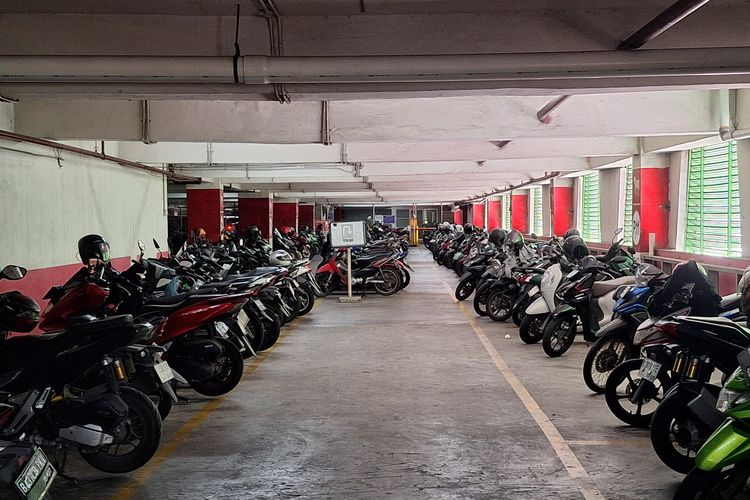 pengelola parkir, asuransi kendaraan, ganti rugi, tanggung jawab, Kendaraan Hilang Saat Parkir: Siapa yang Bertanggung Jawab?