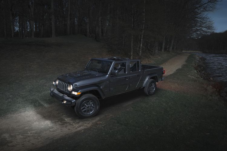 Jeep, Wrangler 4xe, Gladiator, Jeep Indonesia, jeep, gladiator, film aksi, mission impossible - the final reckoning, Modifikasi Wrangler dan Gladiator Film 