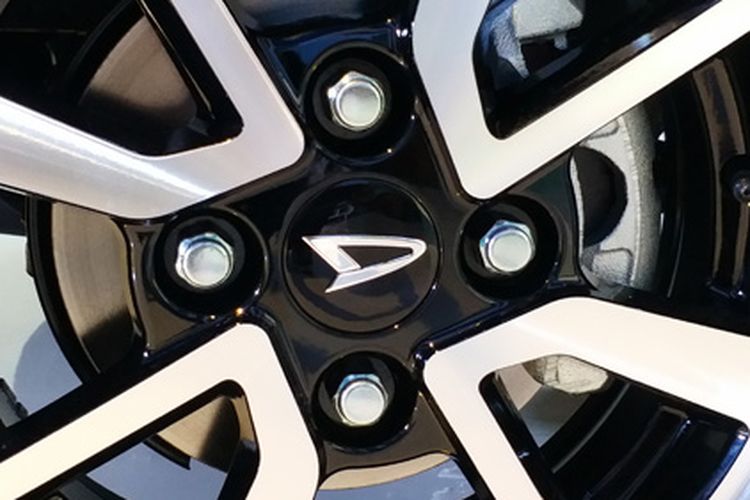 Daihatsu Xenia 2019, Arthur Palapessy, harga jual stabil, mobil andalan, Stabilitas Harga Jual Daihatsu Xenia 2019 Menurut Pengguna