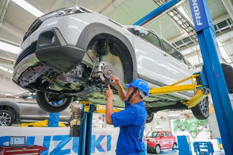 bengkel, Suzuki, Bengkel Mobil, Suzuki Indomobil Sales, Teknisi Bengkel Resmi Suzuki Punya Seragam Baru, Biru Lebih Cerah