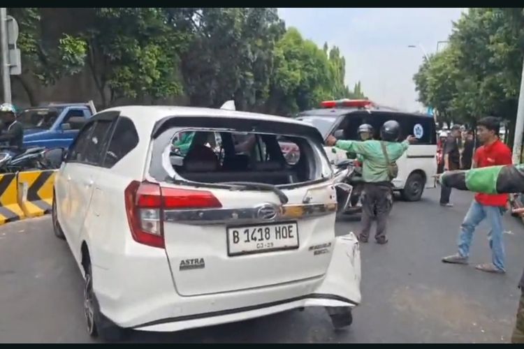 gas air mata, dampak gas air mata, Mobil terpapar gas air mata, Gas Air Mata Bisa Rusak Cat dan Komponen Mobil? Ini Penjelasan Ahli