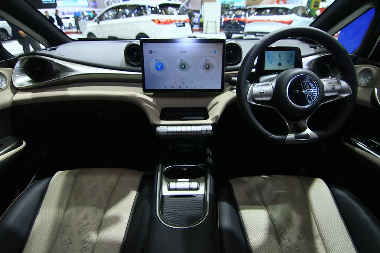 mobil listrik, GWM Ora 03, BYD Dolphin, perbandingan mobil, Perbandingan GWM Ora 03 dan BYD Dolphin: Pilihan Mobil Listrik Kota