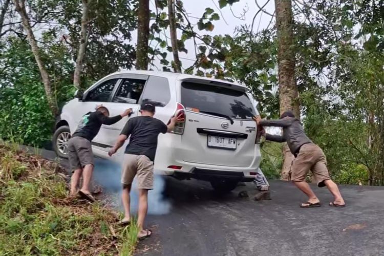 mobil matik, perpindahan rasio, Hasan Ariyanto, tanjakan, Mobil matik, Posisi Tuas Transmisi yang Benar saat Mobil Matik Menanjak