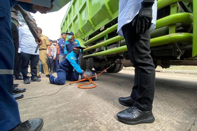 polusi udara, uji emisi, Tindak Pidana Ringan, denda, tindak pidana ringan, uji emisi truk, Truk yang Tidak Lolos Uji Emisi Berisiko Pidana dan Denda Rp 50 Juta