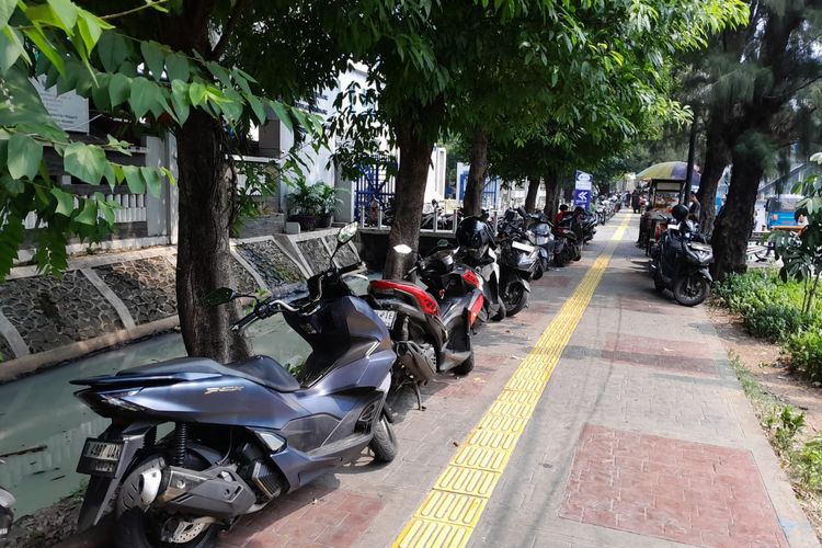 parkir, parkir liar, Parkir, parkir mobil, parkir motor, Parkir Liar Makin Marak, Perlu Konsistensi dan Sinergi Penanganan