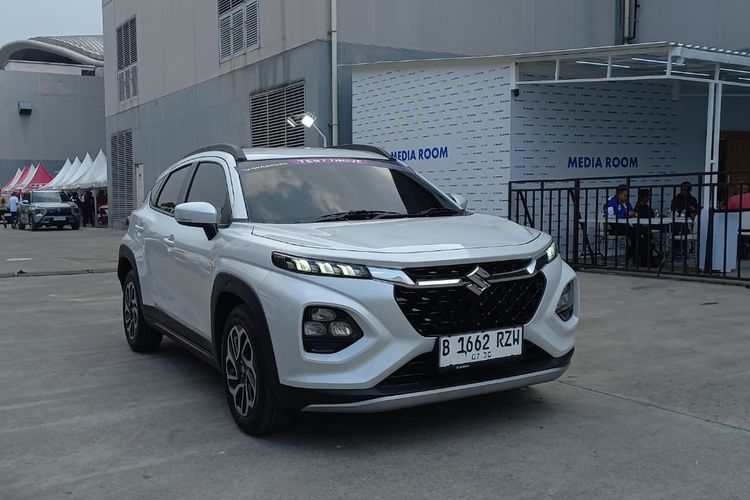 Suzuki, Fronx, Suzuki Indomobil Sales, GIIAS, skema cicilan, Simulasi kredit, Gaikindo Indonesia International Auto Show, GIIAS 2025, Skema Cicilan Suzuki Fronx Semua Varian, Berapa Paling Murah?