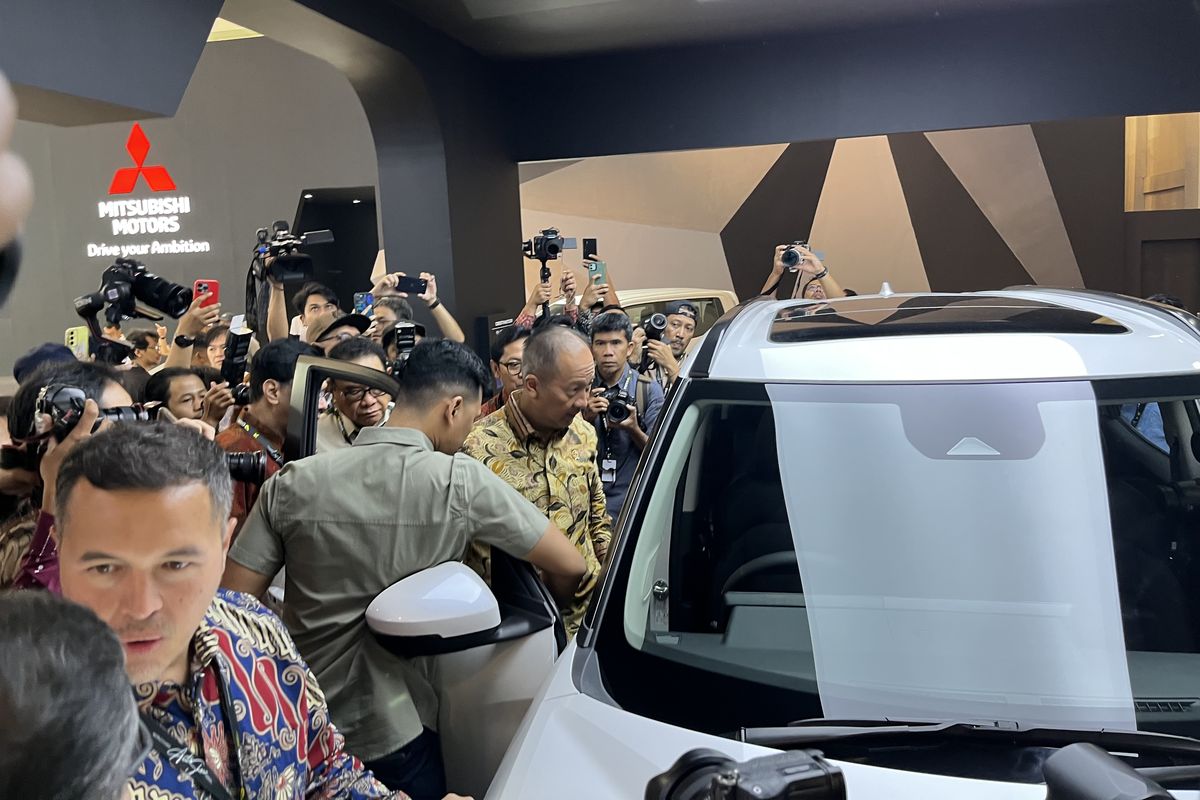 Ini Kata Menteri Agus Gumiwang Saat Duduk di Mitsubishi Destinator